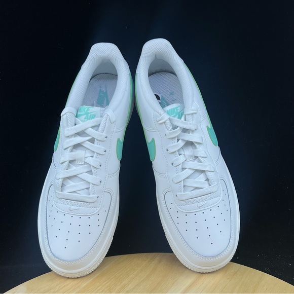 NEW Nike Air Force 1 Low White/Emerald Green DV7762 104 Women’s Sz 8.5/ Size 7Y - Picture 9 of 10